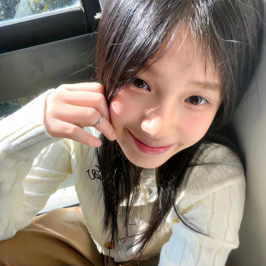 小妖的金色城堡 海报